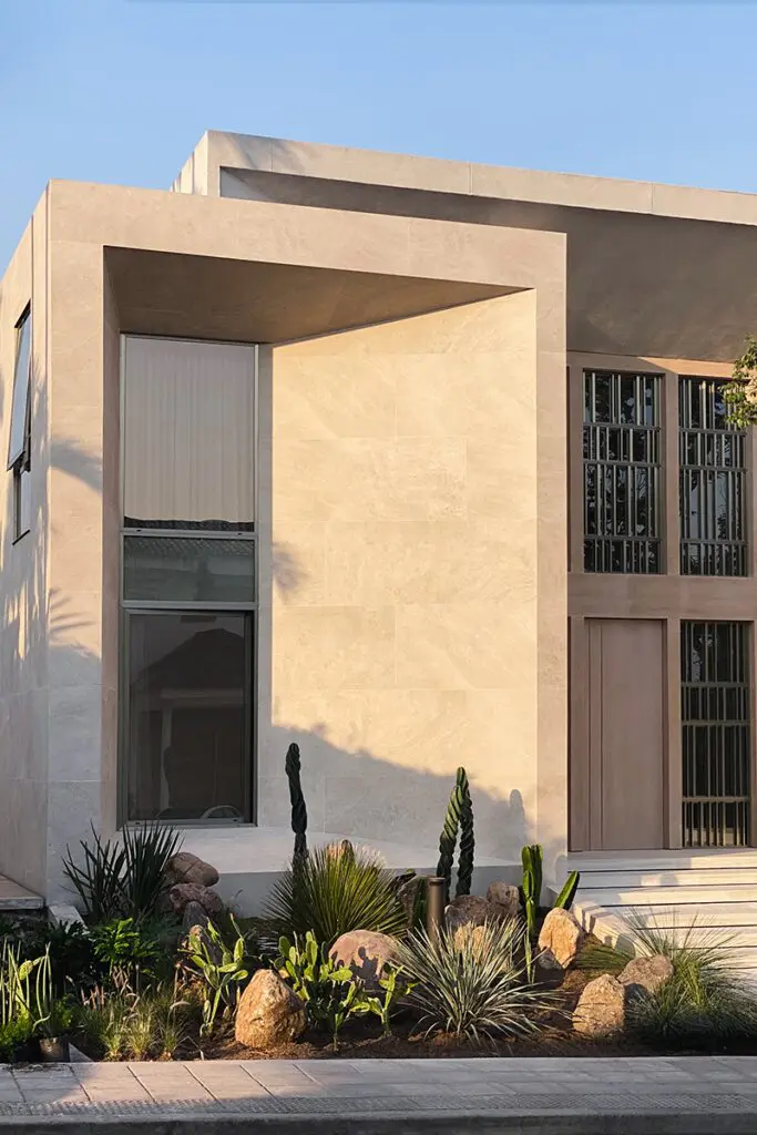 Más allá de lo visual: la arquitectura de esta casa le apuesta a lo monumental Más allá de lo visual: la arquitectura de esta casa le apuesta a lo monumental