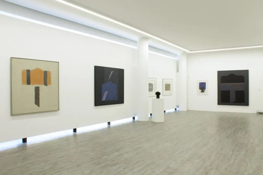 El regreso del artista manuel hernández en la galería el museo, de bogotá