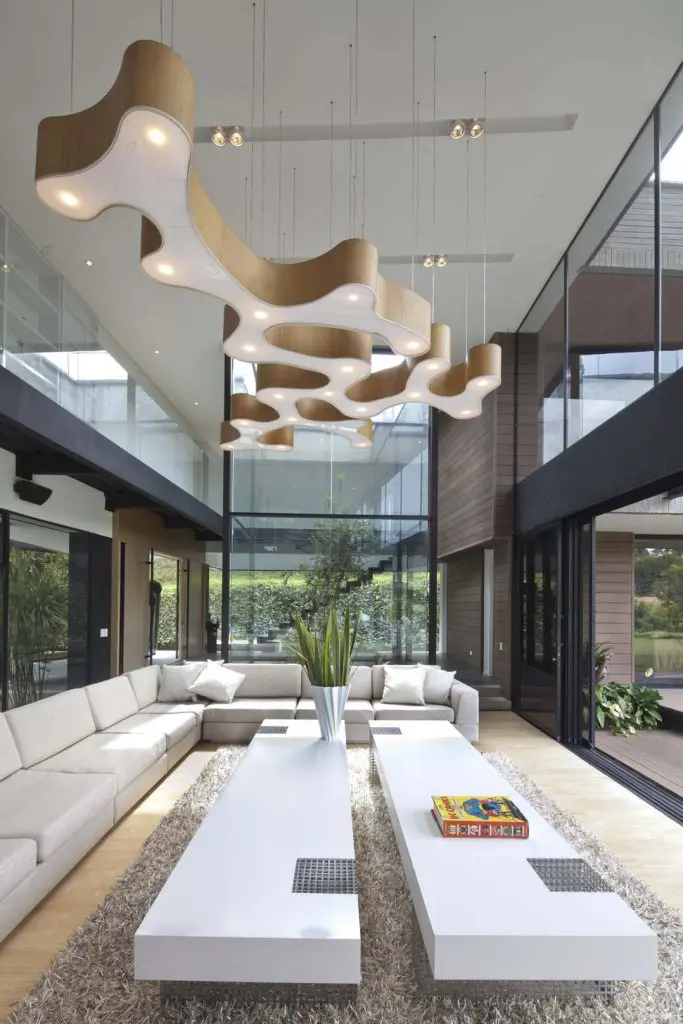 Conozca una de las sorprendentes casas de j balvin en medellín, antioquia