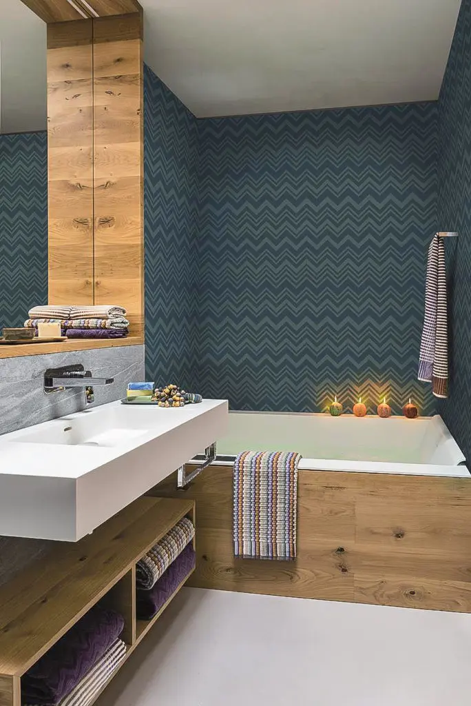 Este papel de colgadura tiene el poder de embellecer el baño de la casa Este papel de colgadura tiene el poder de embellecer el baño de la casa