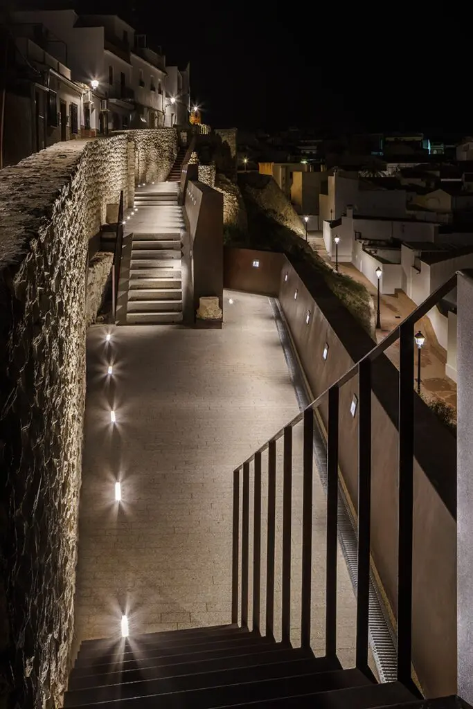 Así es la muralla diseñada con un magnífico estilo en españa