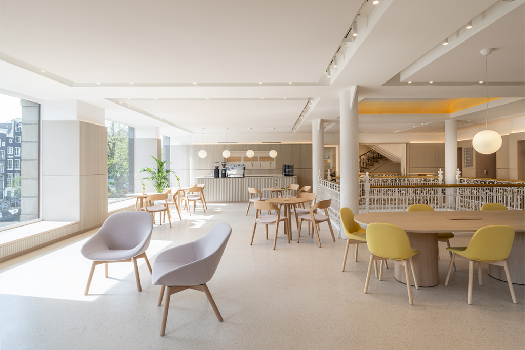 Este edificio es un ejercicio de moderación que guarda la estética del siglo xix