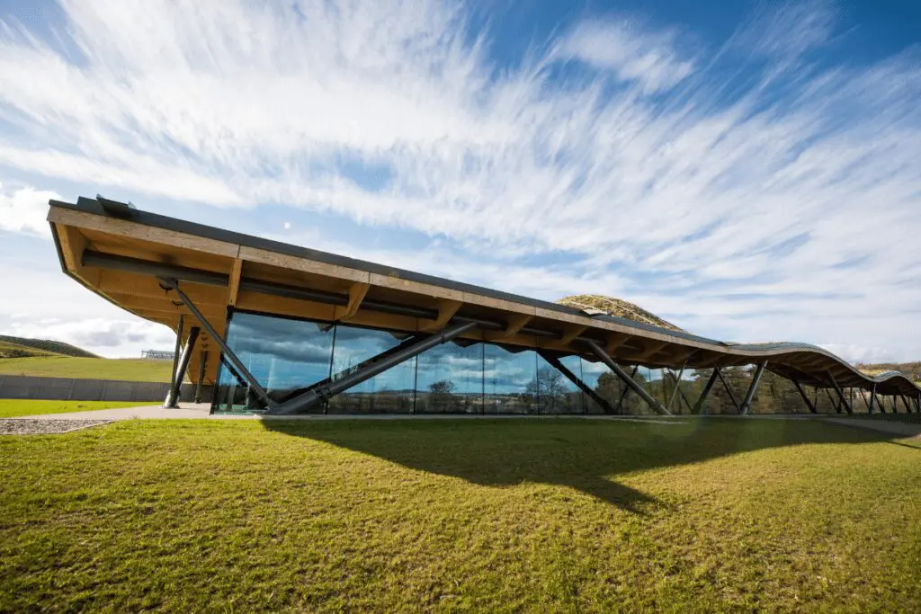 Así es el innovador edificio del whisky the macallan en escocia Edificio whisky the macallan