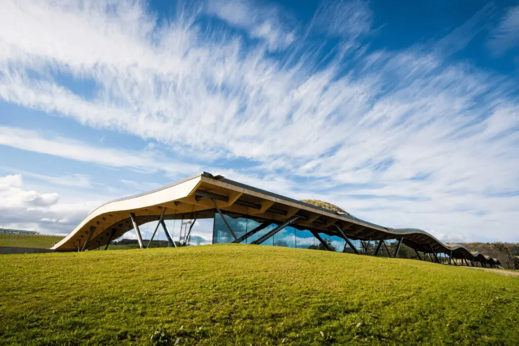 Así es el innovador edificio del whisky the macallan en escocia Edificio whisky the macallan