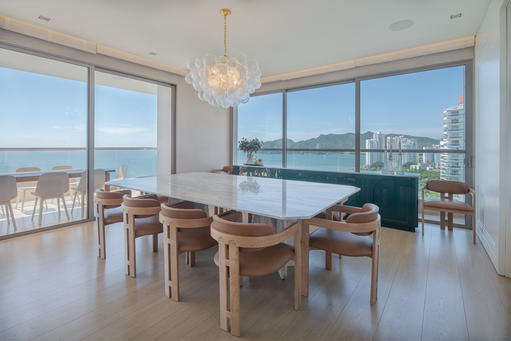 Estudio, sala y comedor se integran en este apartamento en santa marta Estudio, sala y comedor se integran en este apartamento en santa marta