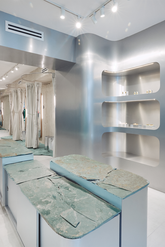 Carisma creativo y materialidad en el estudio de mobiliario bogotano olmo