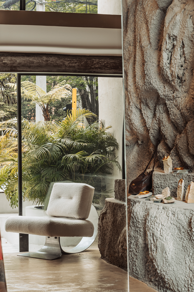 Carisma creativo y materialidad en el estudio de mobiliario bogotano olmo