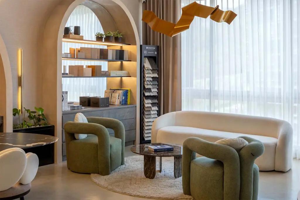 Una tienda cuyo diseño borra los límites y juega con la geometría y la luz