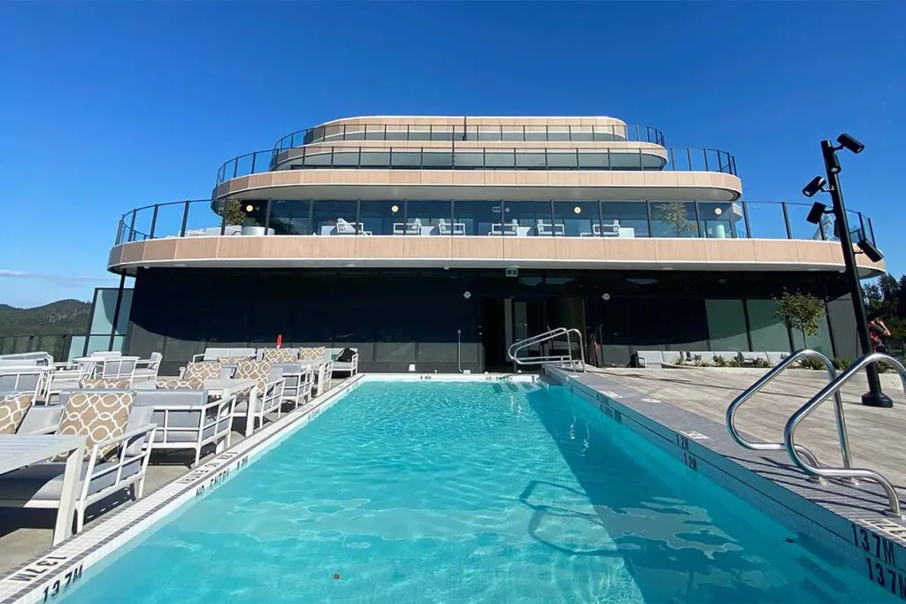 Un edificio en las montañas: la obra ganadora de dos importantes reconocimientos