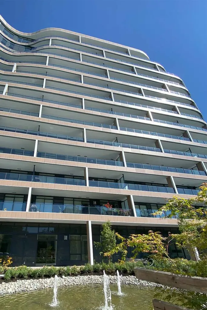 Un edificio en las montañas: la obra ganadora de dos importantes reconocimientos