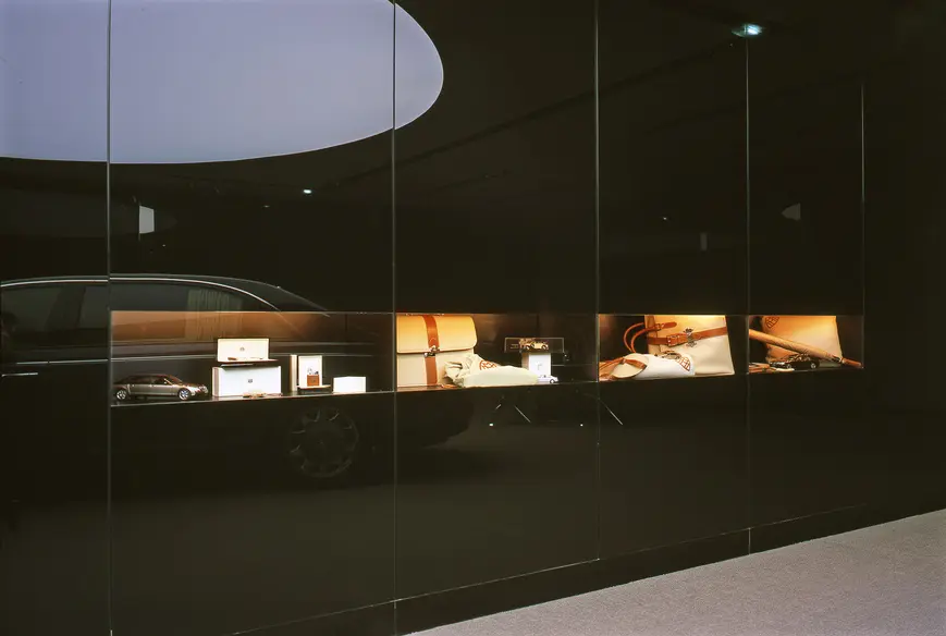 La imagen tiene un atributo alt vacío; su nombre de archivo es planilaque-negro. Jpg