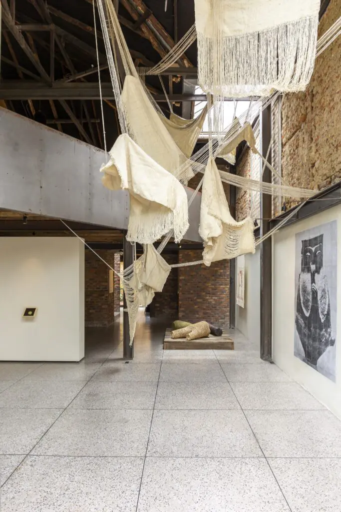 La intervención de una casa ubicada en el barrio san felipe a cargo de yemail arquitectura