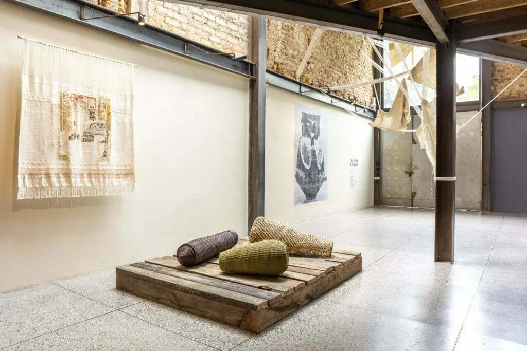 La intervención de una casa ubicada en el barrio san felipe a cargo de yemail arquitectura