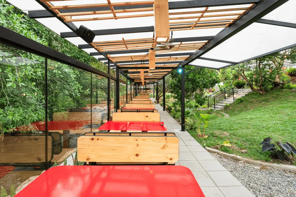 Arquitectura y gastronomía en conexión con la naturaleza cafetera Arquitectura y gastronomía en conexión con la naturaleza cafetera