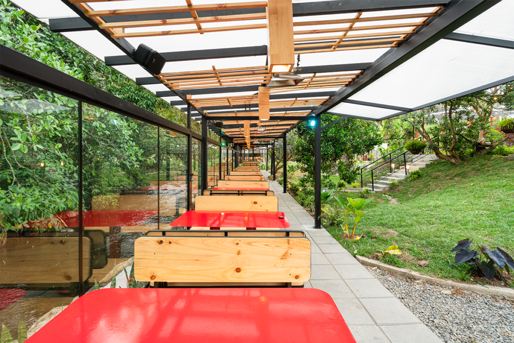 Arquitectura y gastronomía en conexión con la naturaleza cafetera