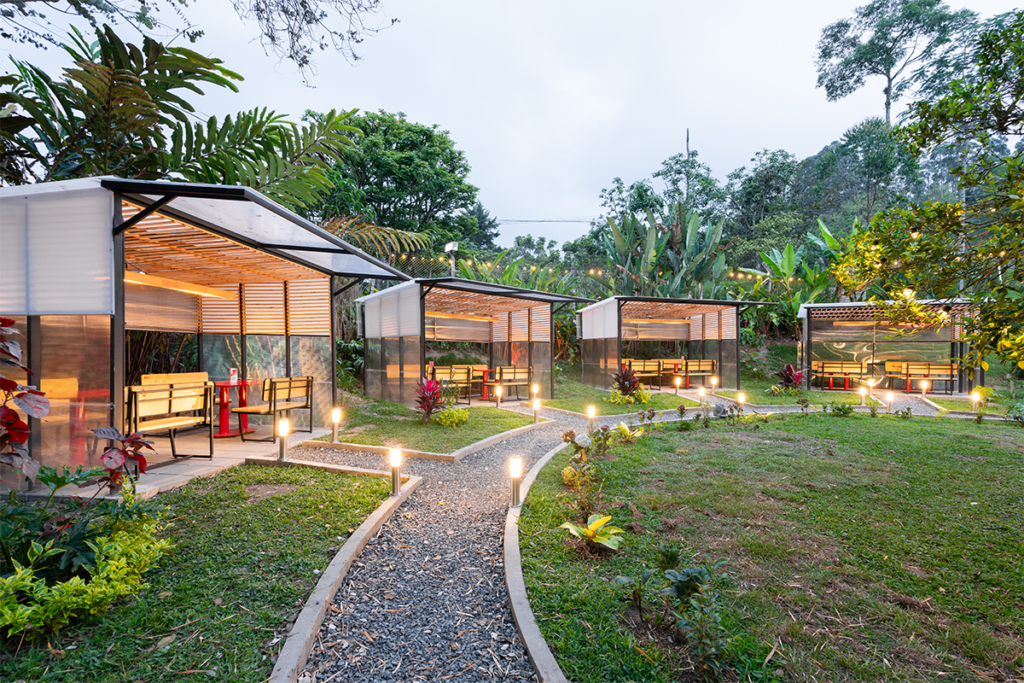 Arquitectura y gastronomía en conexión con la naturaleza cafetera