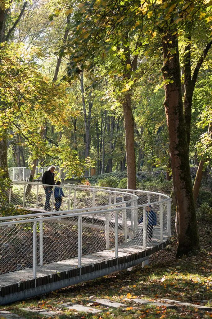 La arquitectura de este parque es un viaje a través del tiempo