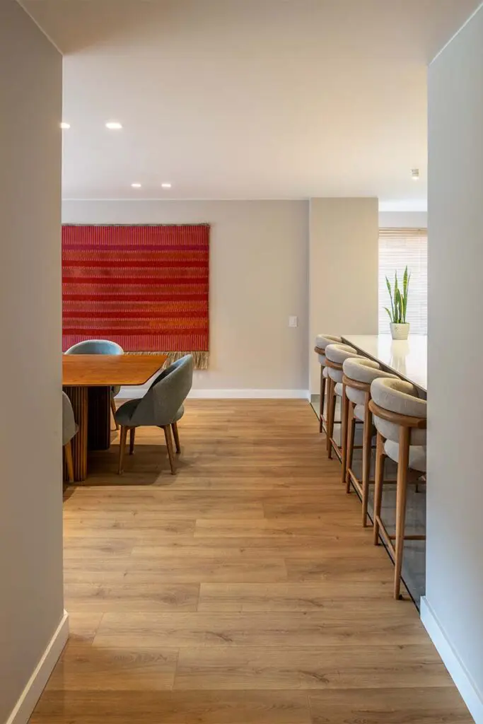 Los pisos son la clave de la calidez de este interiorismo en bogotá Los pisos son la clave de la calidez de este interiorismo en bogotá