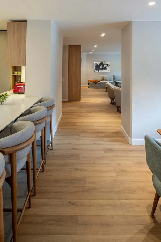 Los pisos son la clave de la calidez de este interiorismo en bogotá Los pisos son la clave de la calidez de este interiorismo en bogotá