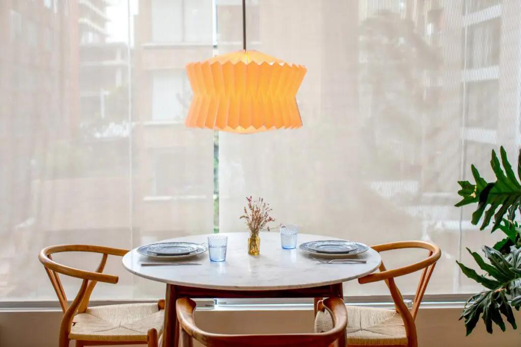 Lámparas artesanales en papel inspiradas en los destellos de las estrellas