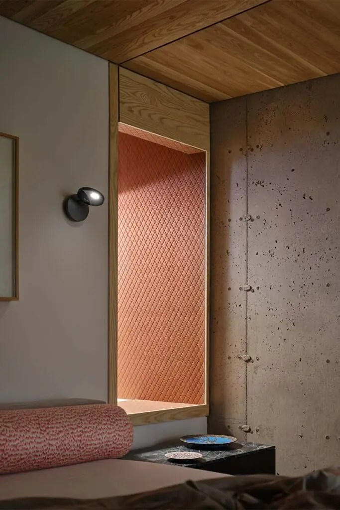 Una casa construida para el futuro: resistente al clima y rodeada de bosque