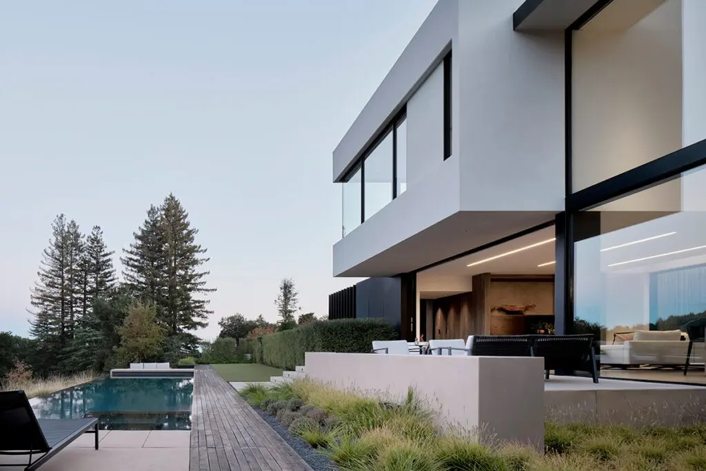 Una casa moderna que establece un diálogo especial con su entorno