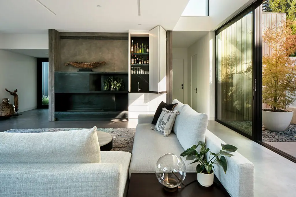 Una casa moderna que establece un diálogo especial con su entorno