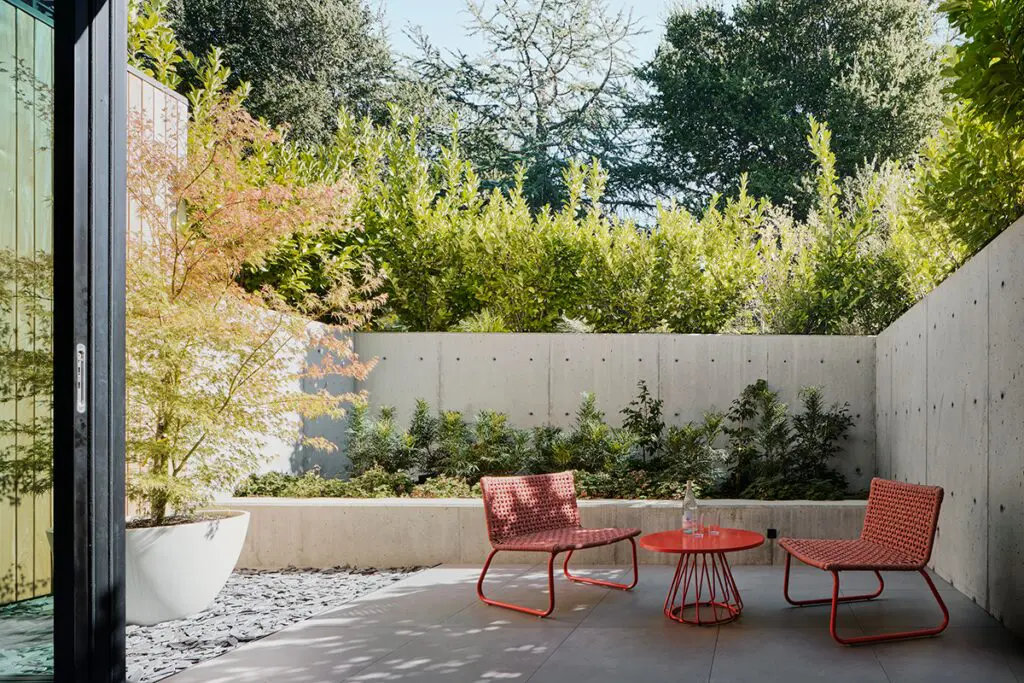 Una casa moderna que establece un diálogo especial con su entorno