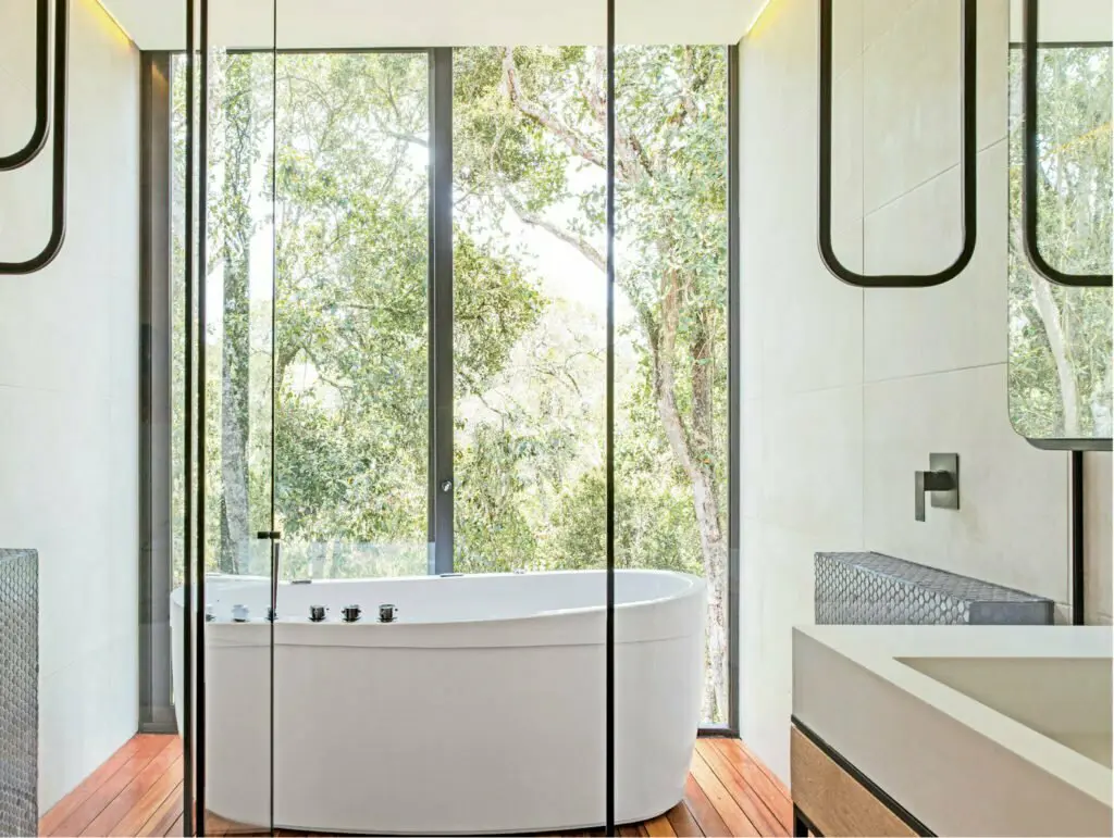 ¿ducha o tina? 5 razones para escoger la mejor opción y transformar el baño de su casa