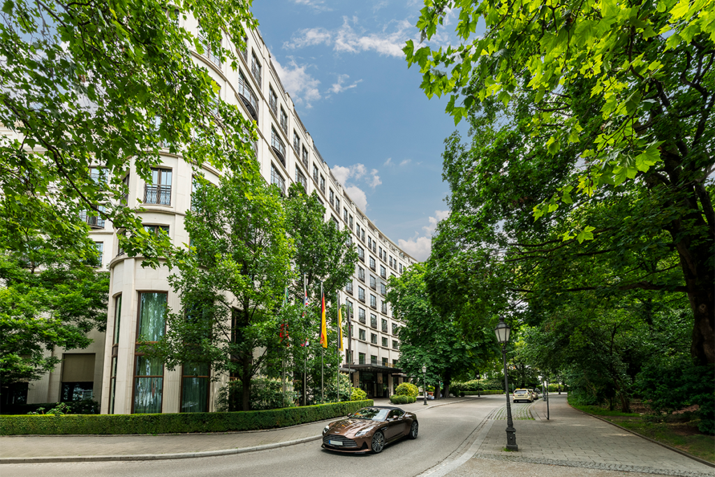 Este hotel es un oasis biofílico inspirado en los jardines botánicos de múnich, alemania