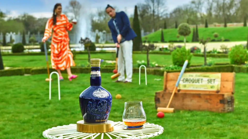 The royal salute, el whisky de la monarquía británica ahora disponible en colombia