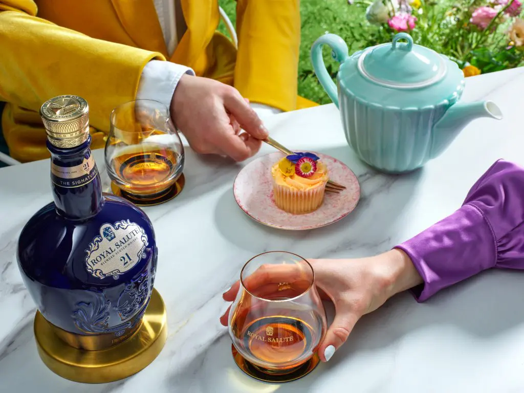 The royal salute, el whisky de la monarquía británica ahora disponible en colombia