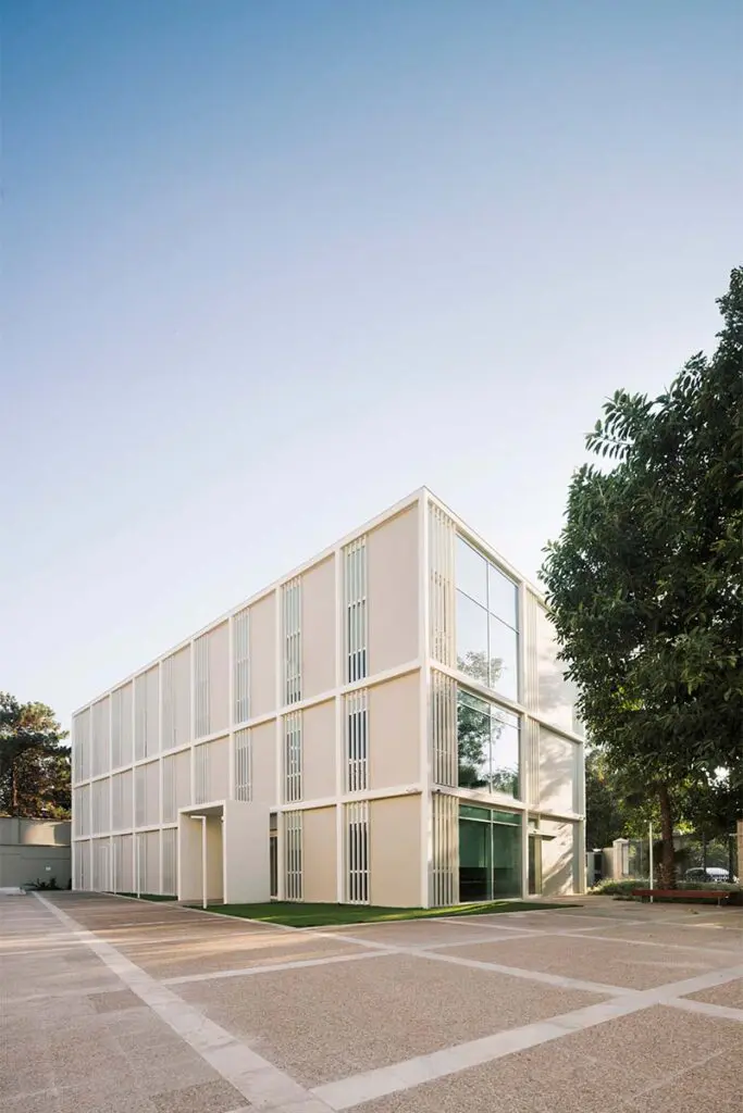 Espacios con memoria: un antiguo claustro convertido en campus universitario