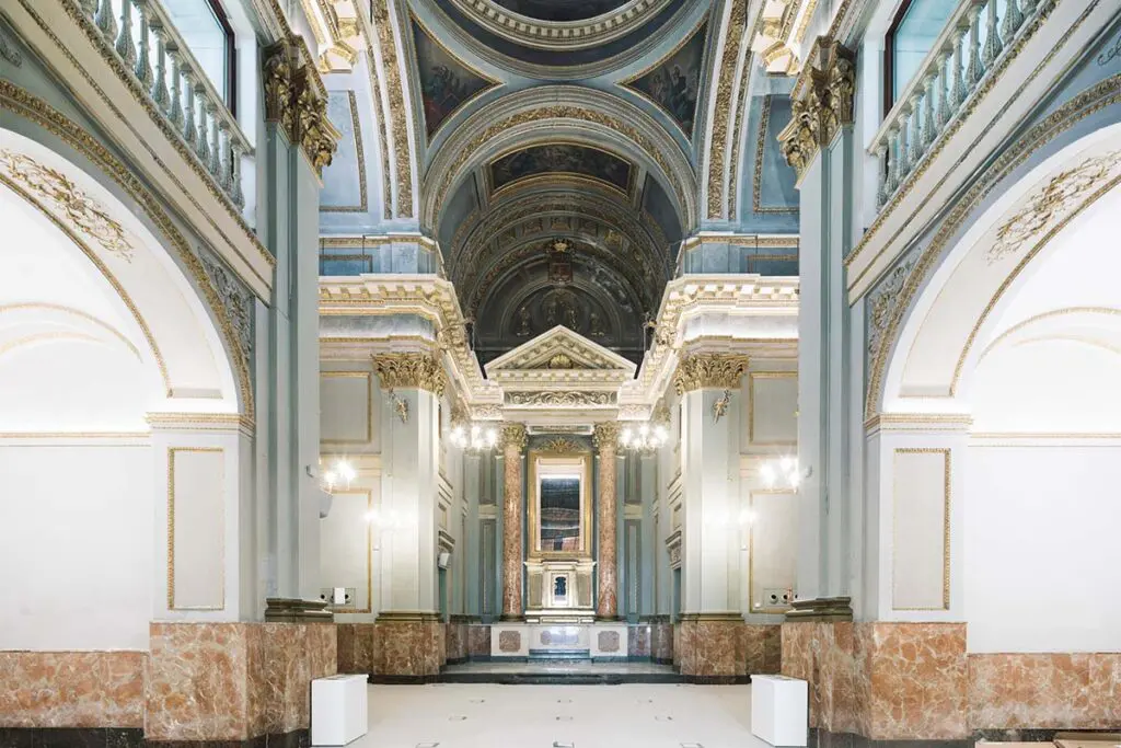 Espacios con memoria: un antiguo claustro convertido en campus universitario