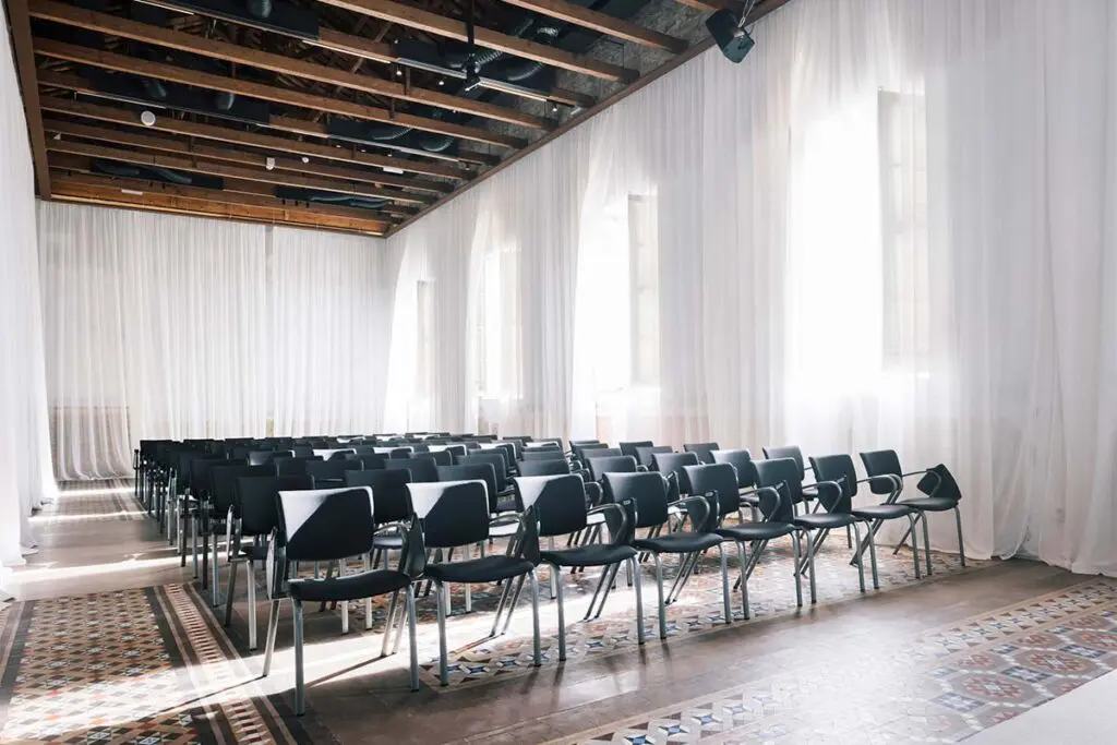 Espacios con memoria: un antiguo claustro convertido en campus universitario