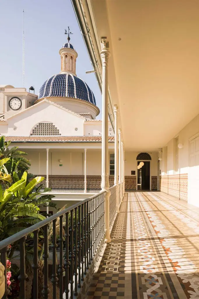 Espacios con memoria: un antiguo claustro convertido en campus universitario