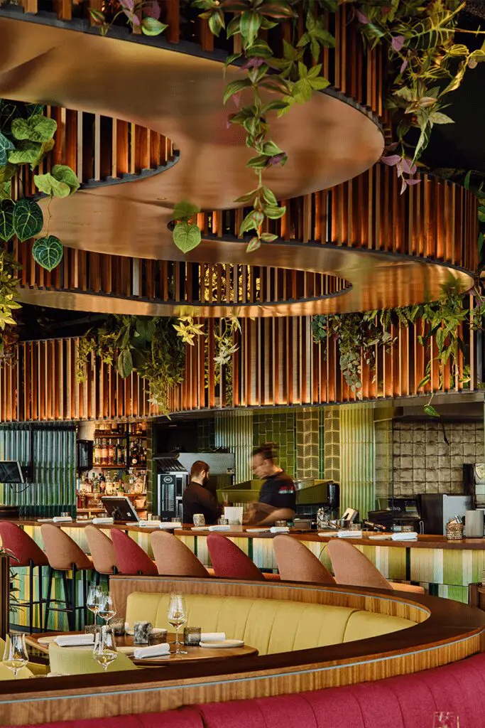 El diseño de este restaurante en ámsterdam es un oasis en el cielo El diseño de este restaurante en ámsterdam es un oasis en el cielo