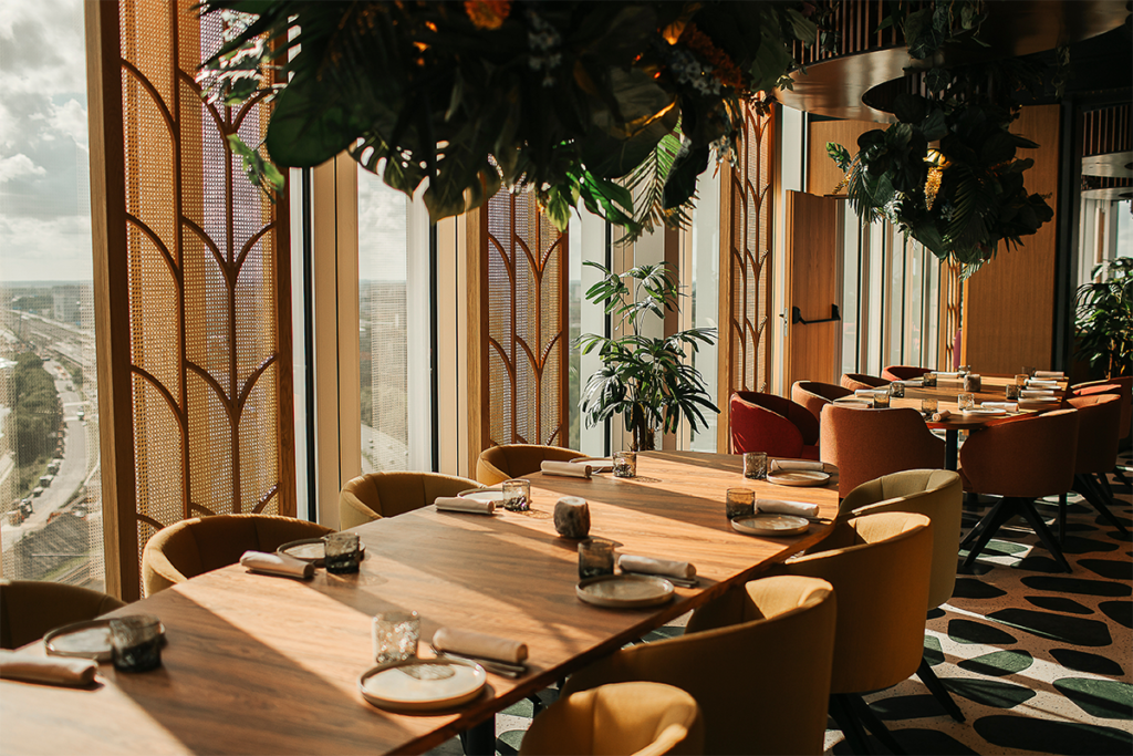 El diseño de este restaurante en ámsterdam es un oasis en el cielo