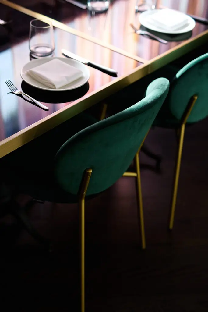 El diseño de un restaurante en estados unidos con un estilo maximalista y ‘art déco’