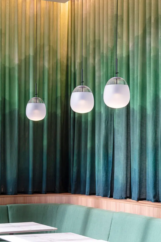 Este restaurante en barcelona tiene un diseño privilegiado, mediterráneo y natural