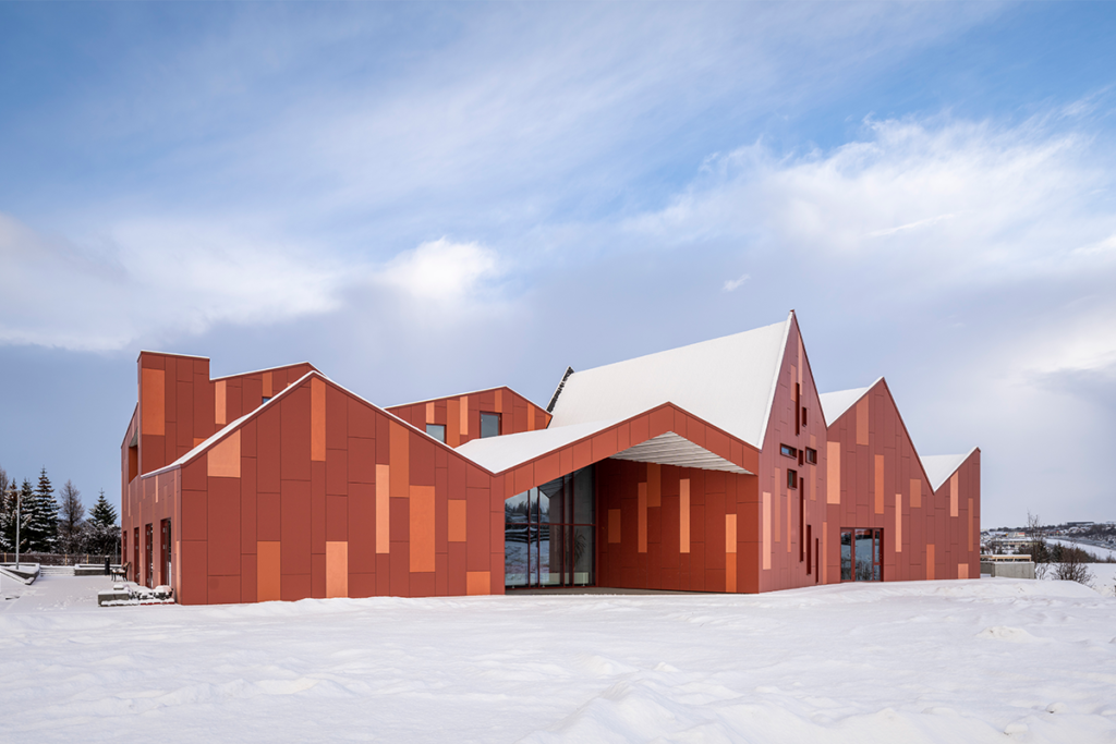 La curiosa arquitectura de un centro comunitario en islandia La curiosa arquitectura de un centro comunitario en islandia