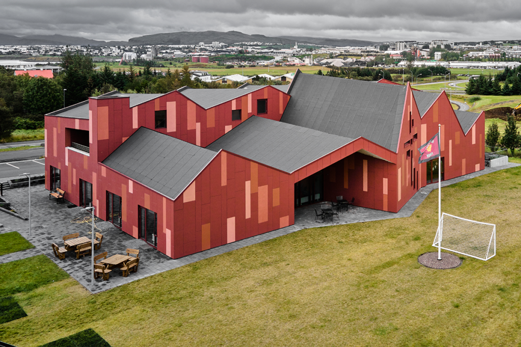 La curiosa arquitectura de un centro comunitario en islandia La curiosa arquitectura de un centro comunitario en islandia