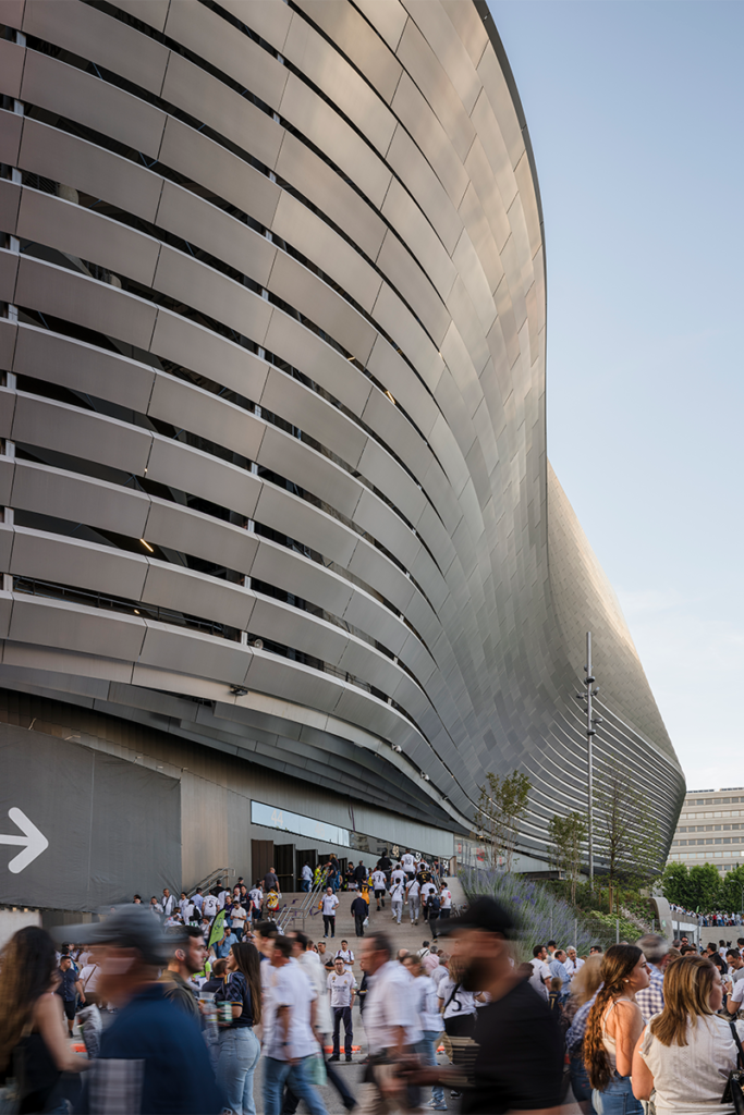 Monumentalidad flexible: así fue la renovación del estadio santiago bernabéu