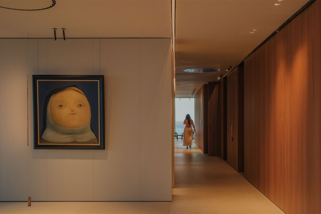 Este apartamento en cartagena tiene un diseño inundado de arte