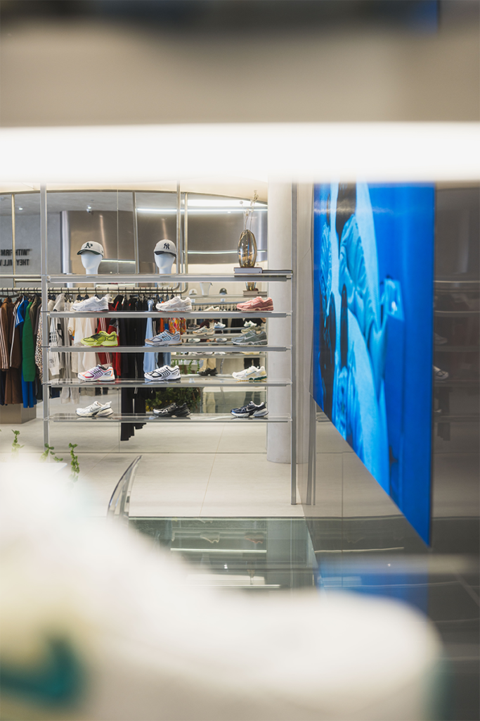 El acero, el concreto y el vidrio determinan la materialidad de esta obra El acero, el concreto y el vidrio determinan la materialidad de esta obra