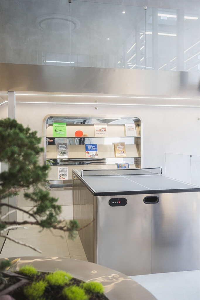 El acero, el concreto y el vidrio determinan la materialidad de esta obra El acero, el concreto y el vidrio determinan la materialidad de esta obra