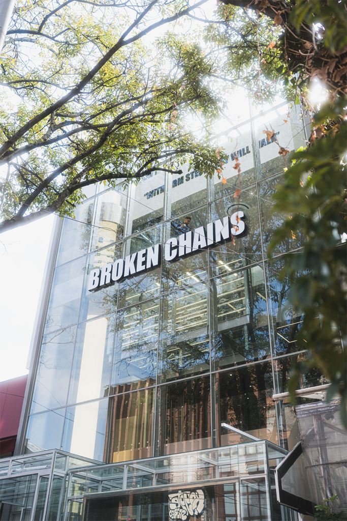 El acero, el concreto y el vidrio determinan la materialidad de esta obra El acero, el concreto y el vidrio determinan la materialidad de esta obra