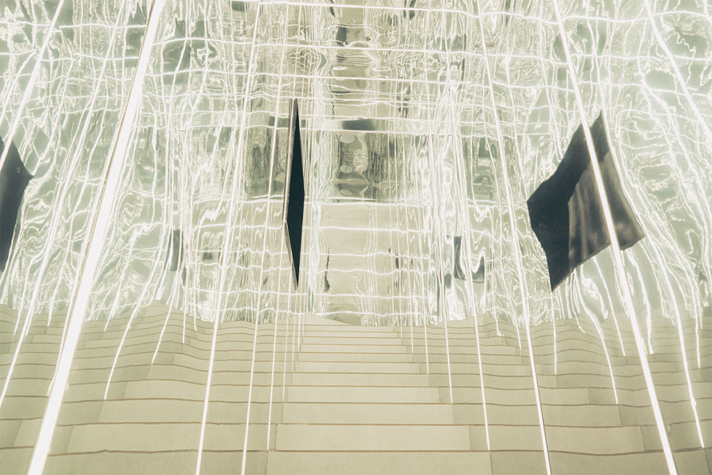 El acero, el concreto y el vidrio determinan la materialidad de esta obra El acero, el concreto y el vidrio determinan la materialidad de esta obra