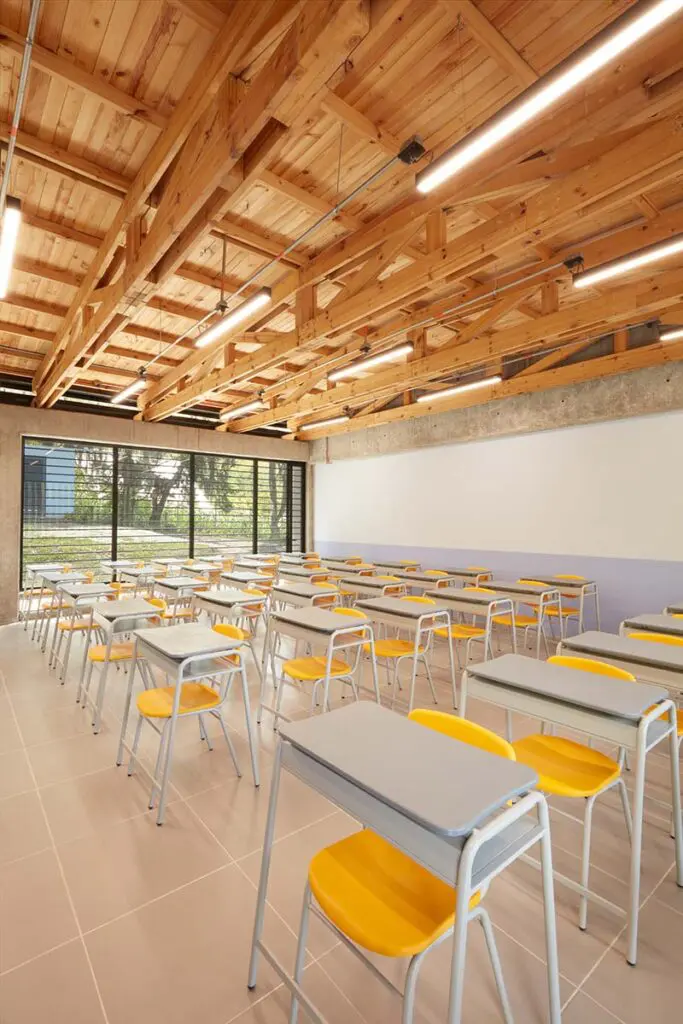 Este es el colegio de crepes & waffles con una arquitectura para la comunidad Este es el colegio de crepes & waffles con una arquitectura para la comunidad