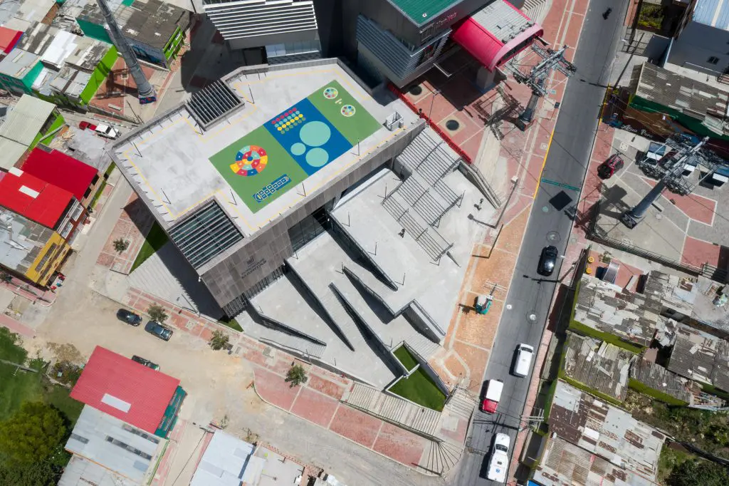 Arquitectura del nuevo supercade del barrio manitas, al sur de bogotá